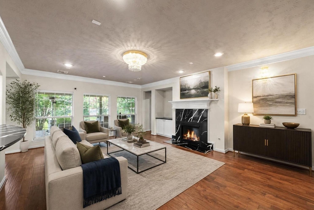 5526 Darschelle Drive - Photo 2