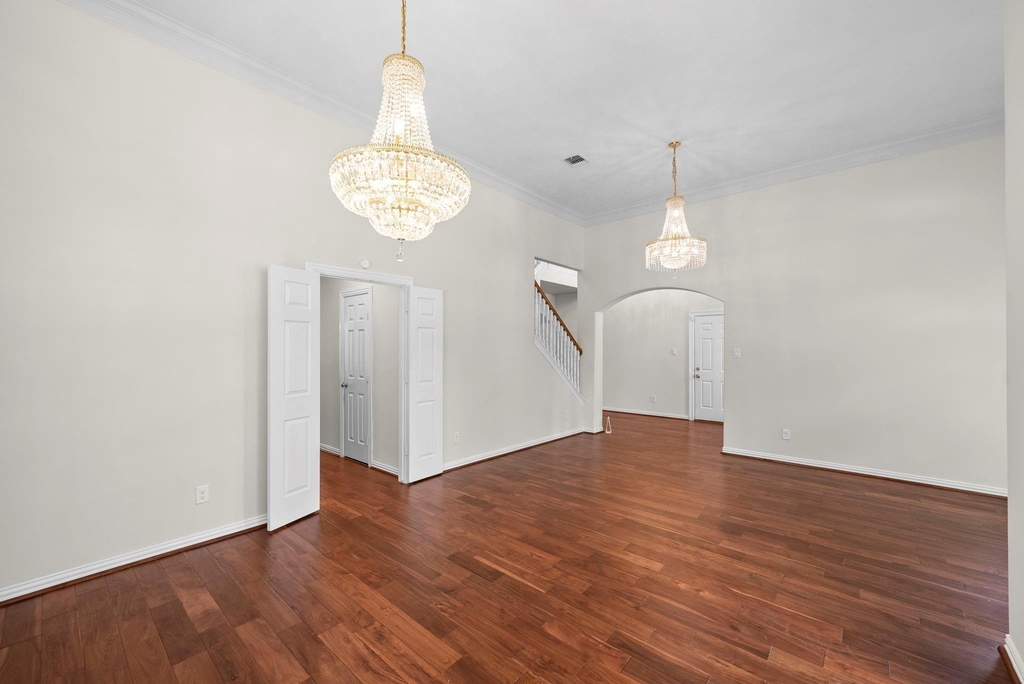 5526 Darschelle Drive - Photo 11