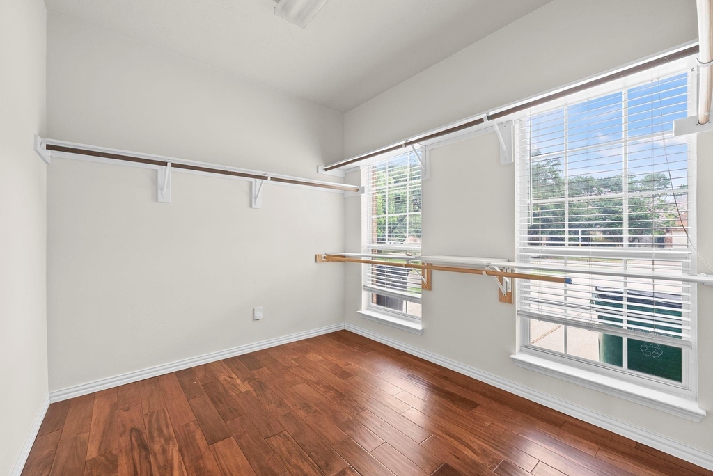 5526 Darschelle Drive - Photo 24