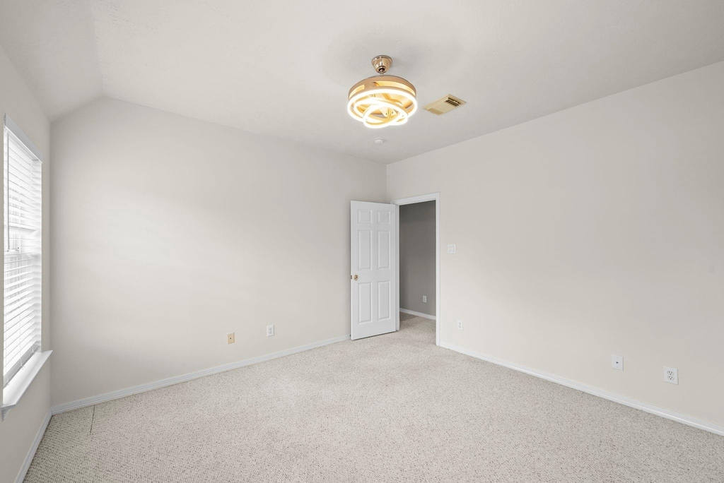 5526 Darschelle Drive - Photo 32