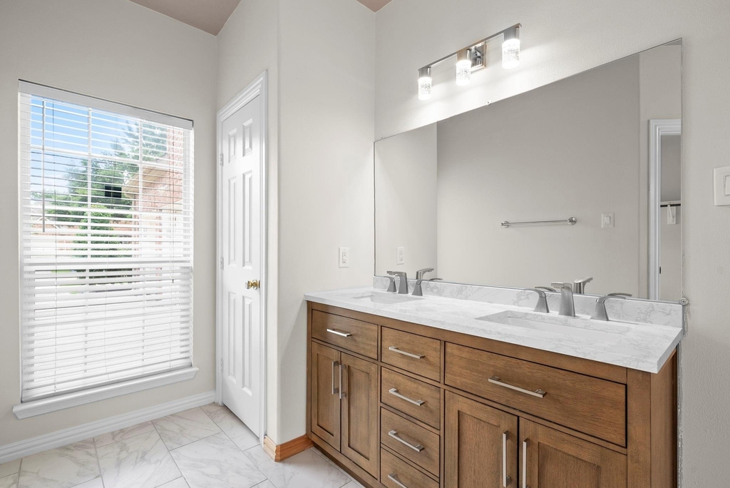 5526 Darschelle Drive - Photo 22
