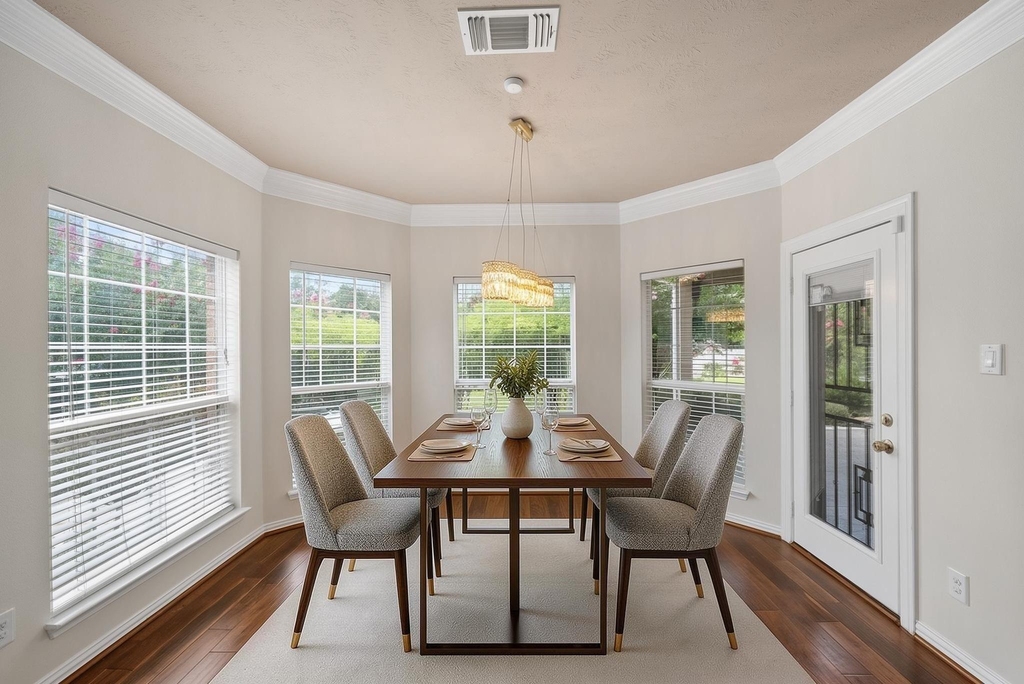 5526 Darschelle Drive - Photo 4