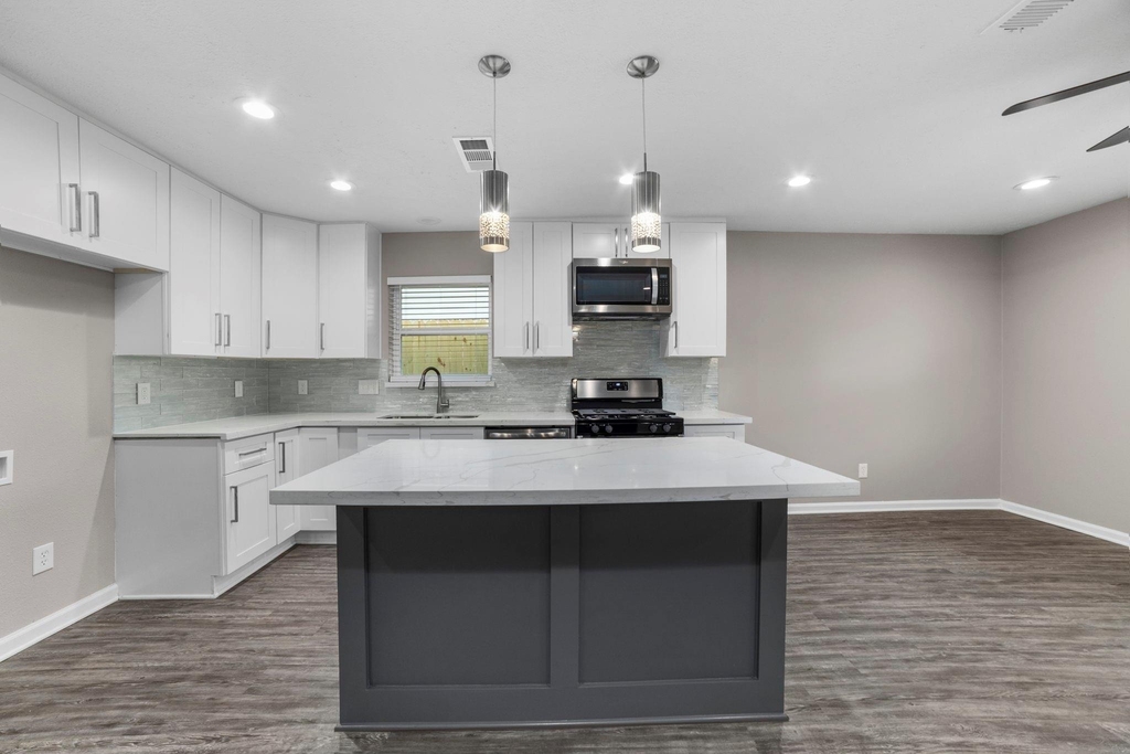 160 W Whitney Street - Photo 8