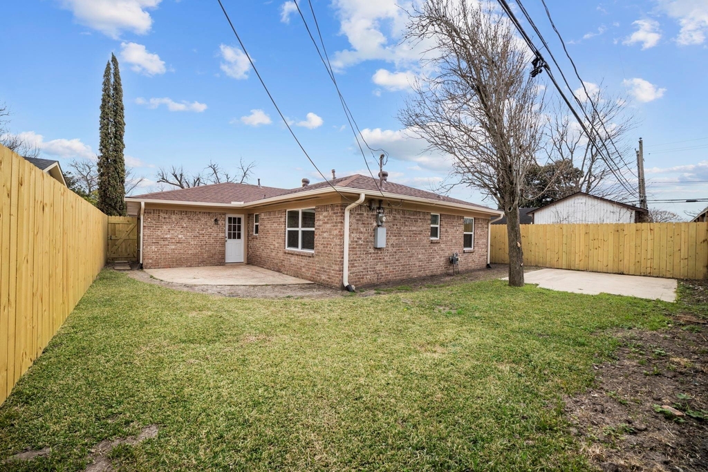 160 W Whitney Street - Photo 17