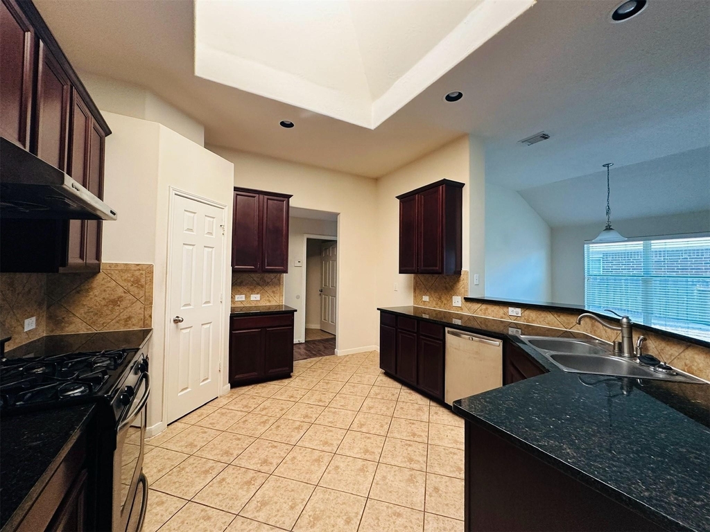 6018 Twin Creek - Photo 4