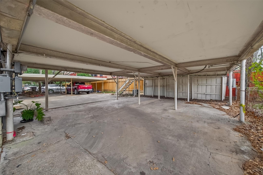 2021 Southgate Boulevard - Photo 20
