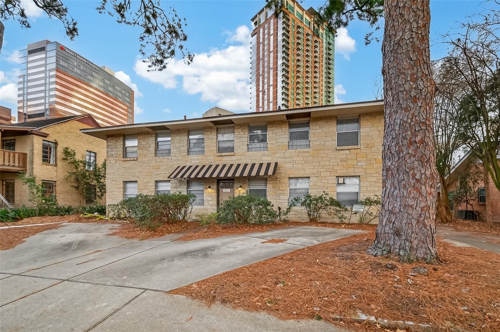 2021 Southgate Boulevard - Photo 16