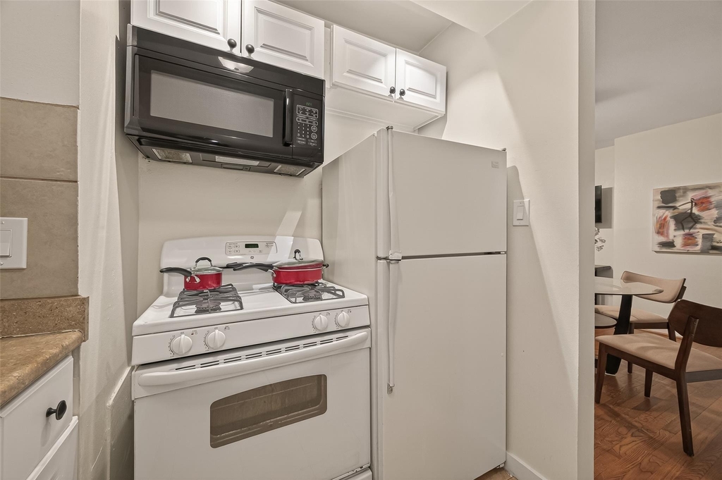 2021 Southgate Boulevard - Photo 8