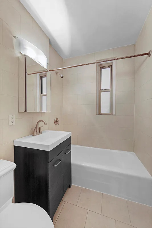 213 East 37th Street - Photo 8