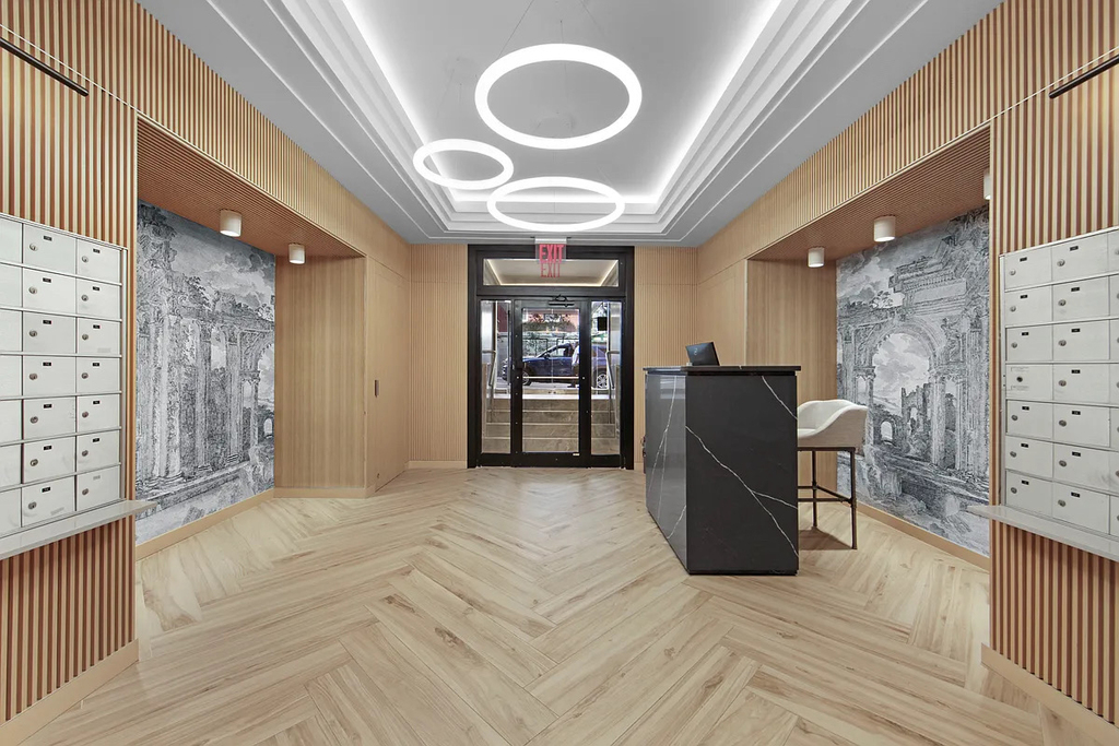 213 East 37th Street - Photo 9