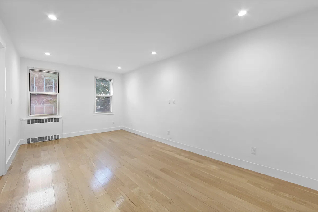 213 East 37th Street - Photo 1