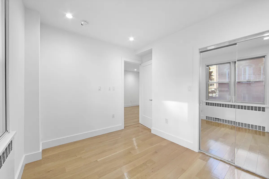 213 East 37th Street - Photo 5
