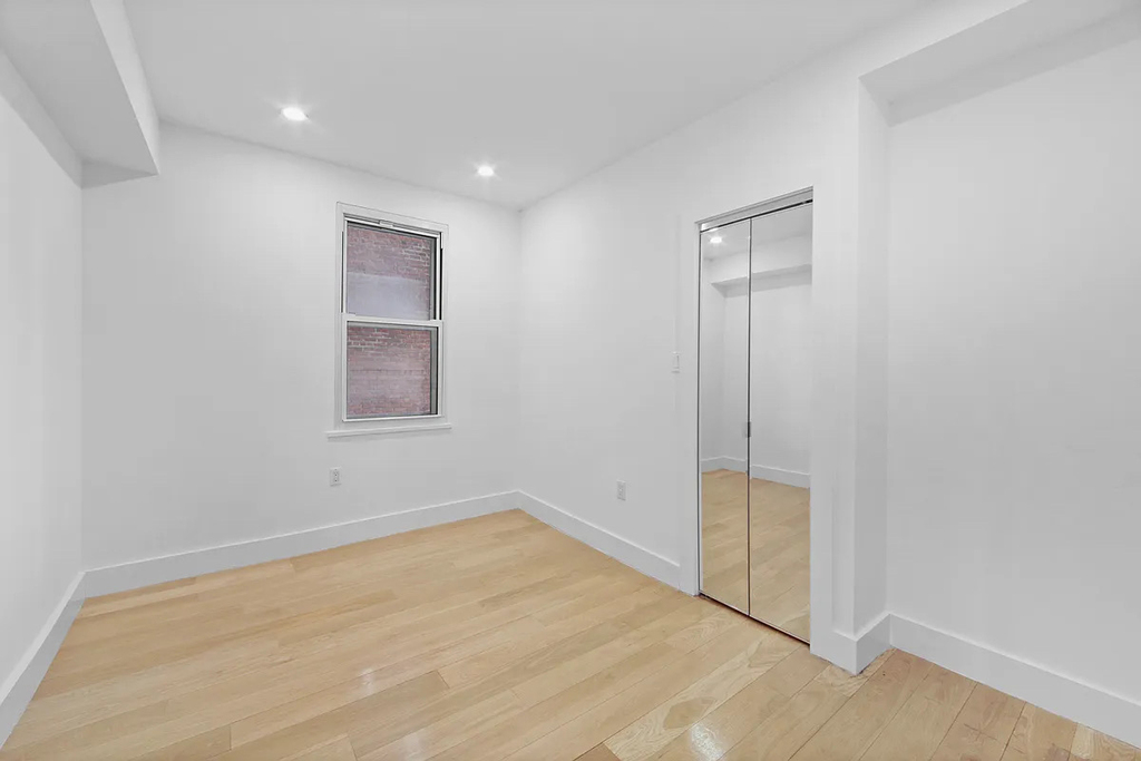 213 East 37th Street - Photo 6