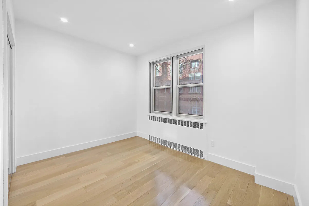 213 East 37th Street - Photo 4