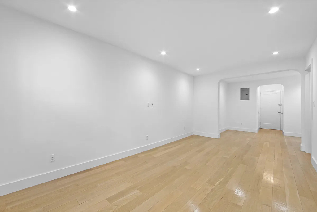 213 East 37th Street - Photo 2