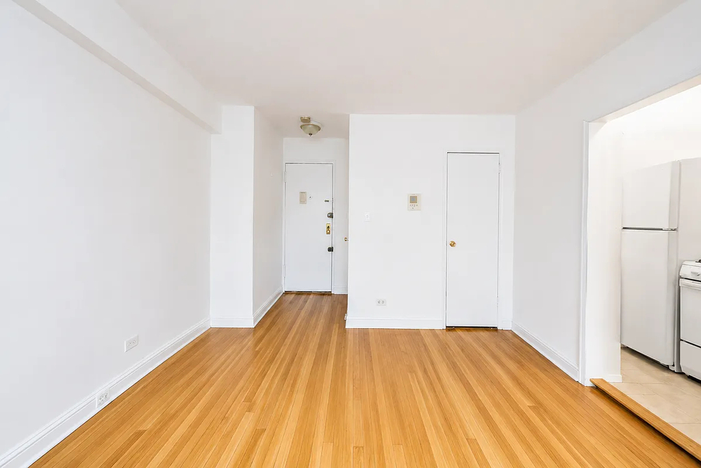 East 58th Street - Photo 2