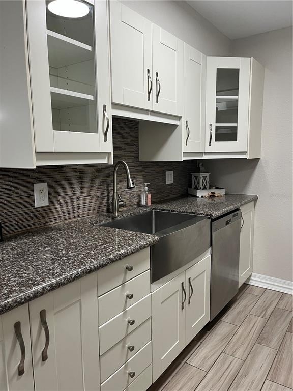 528 Golden Raintree Place - Photo 0