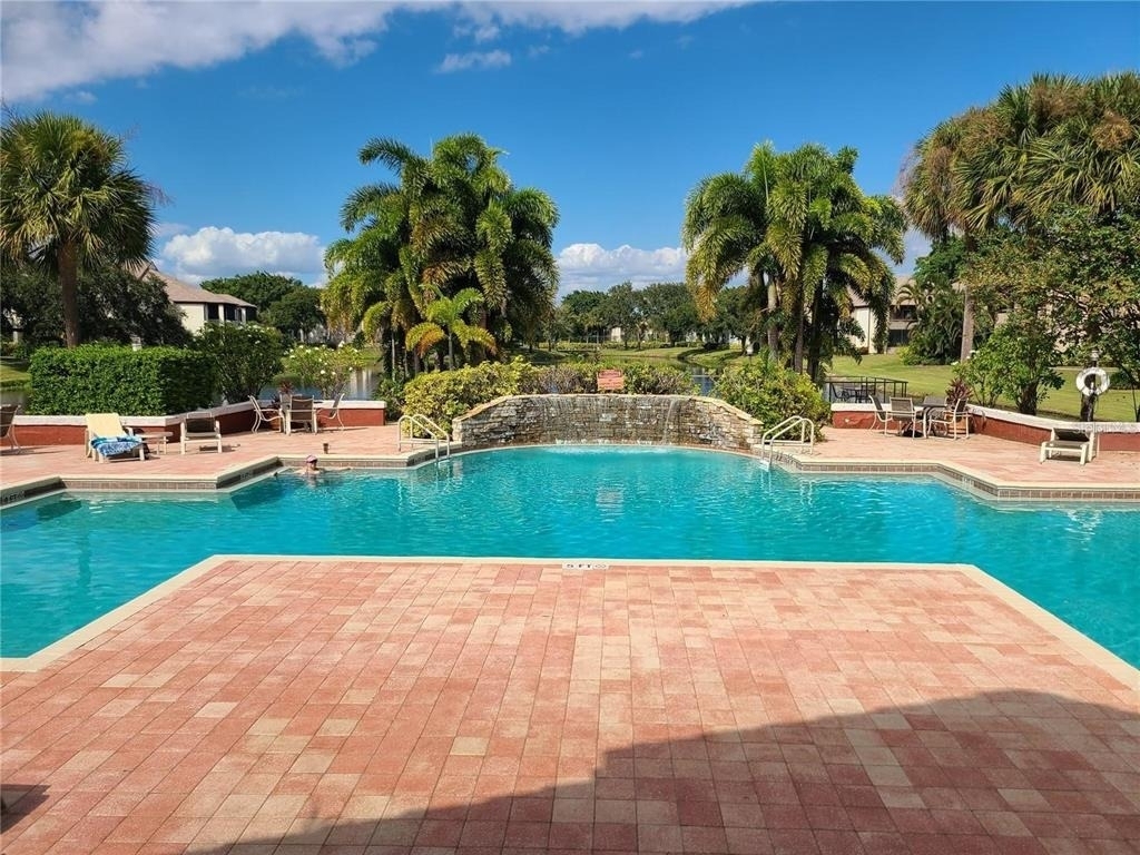 10265 Gandy Boulevard N - Photo 23
