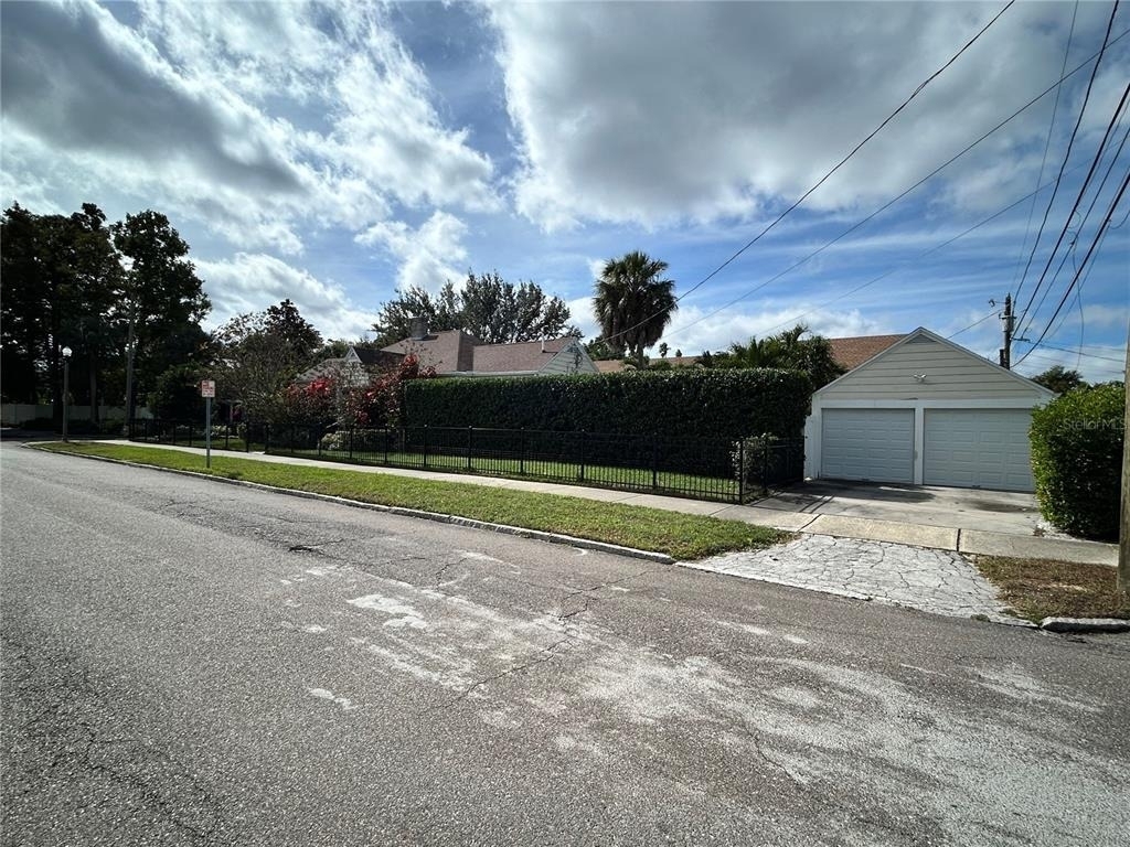 701 29th Avenue N - Photo 1