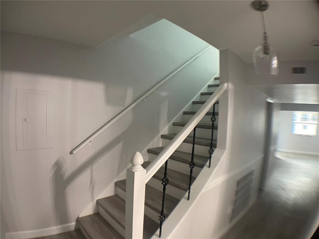 152 Douglas Road W - Photo 2