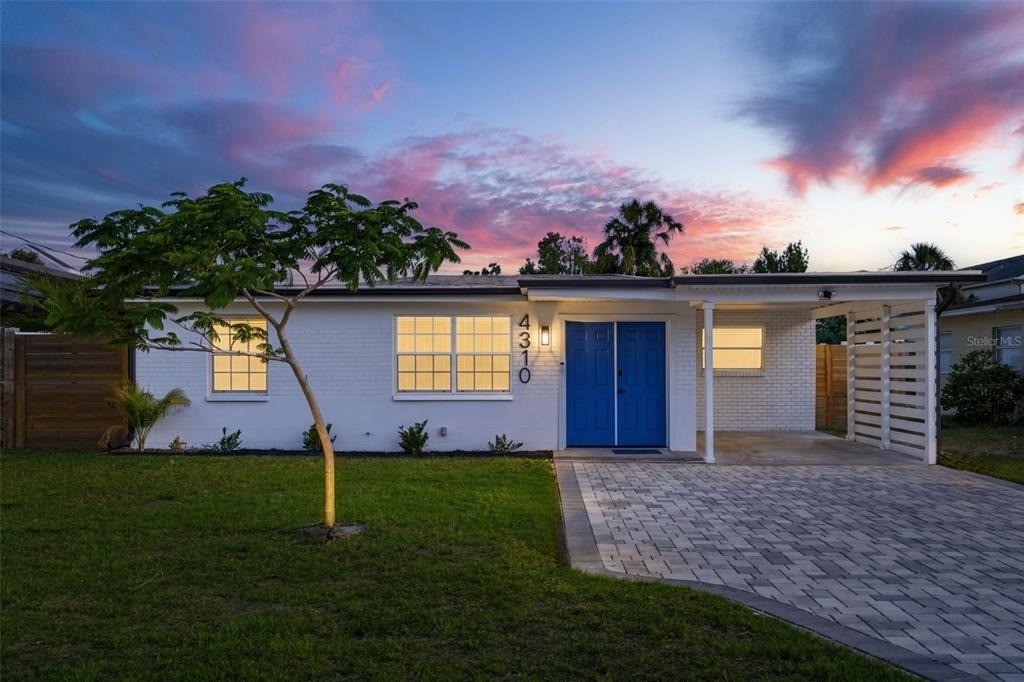 4310 W Carmen Street - Photo 0