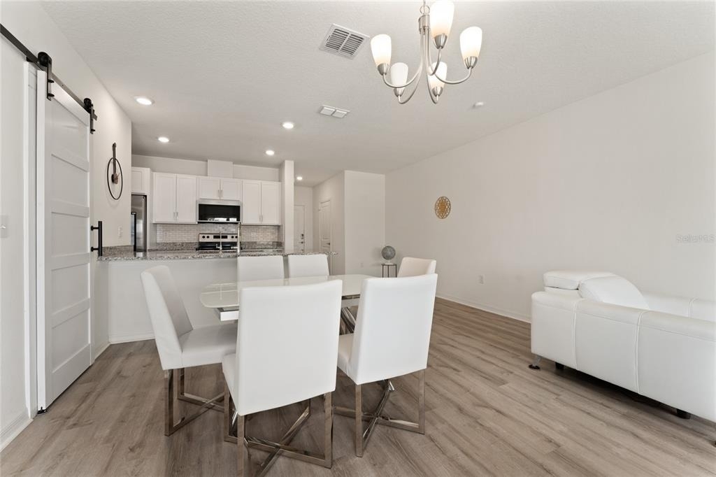 697 Stoney Point Circle - Photo 3