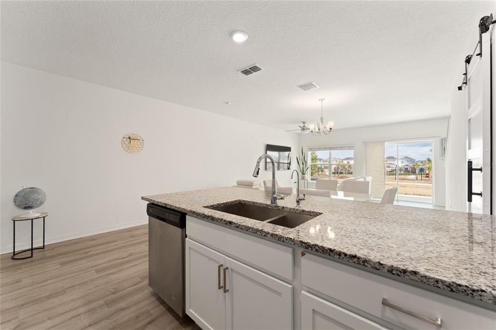 697 Stoney Point Circle - Photo 6