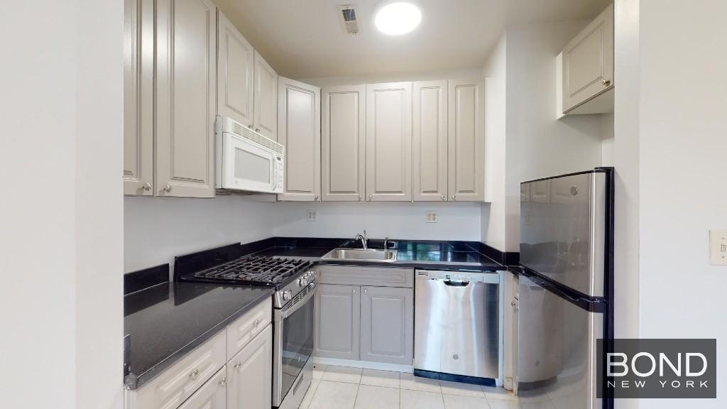 318 East 89th Street - Photo 2