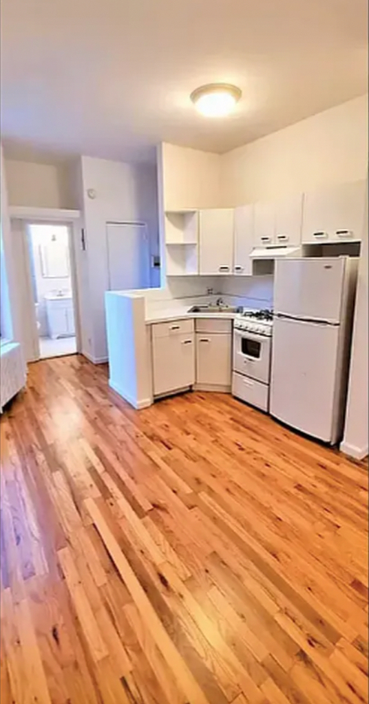 247 East 62nd Street - Photo 2
