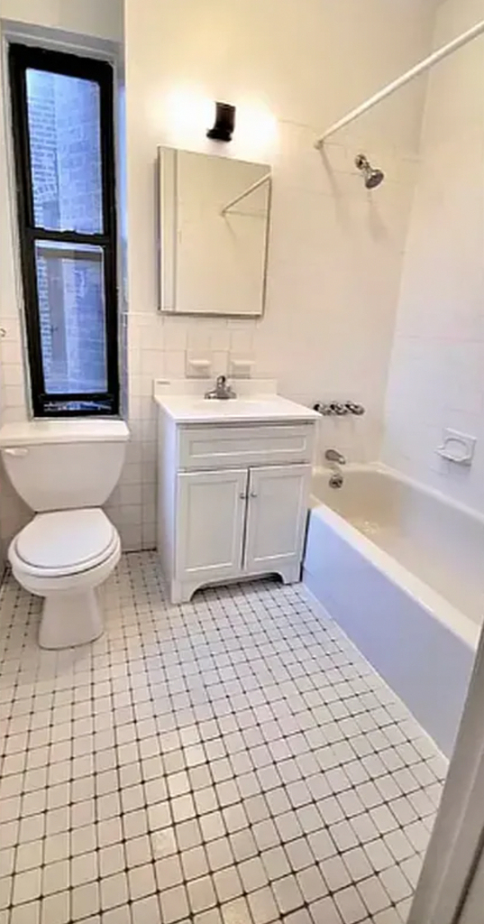 247 East 62nd Street - Photo 3