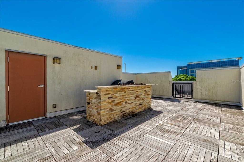 653 E Jackson Street - Photo 32