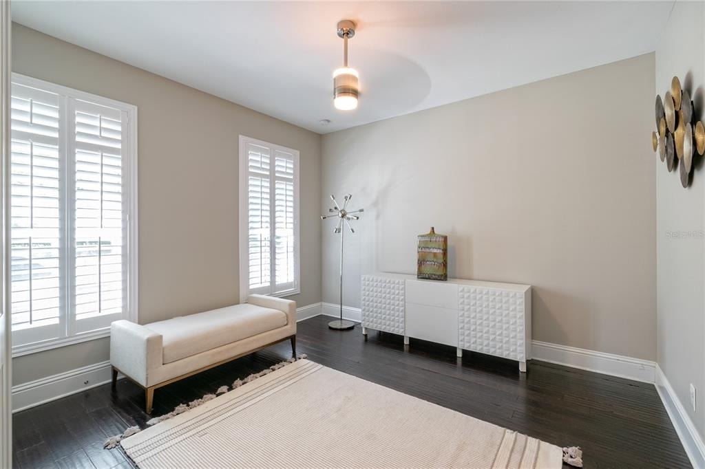 653 E Jackson Street - Photo 6