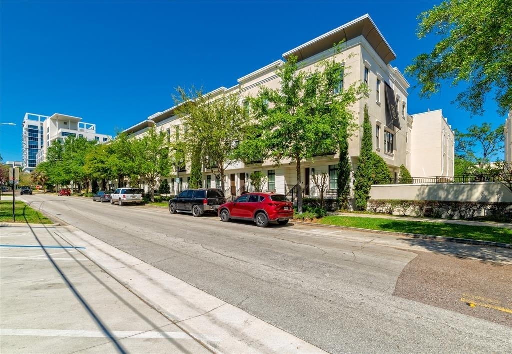 653 E Jackson Street - Photo 3