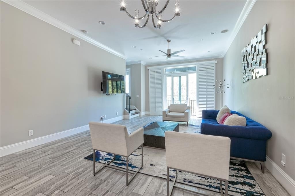 653 E Jackson Street - Photo 18