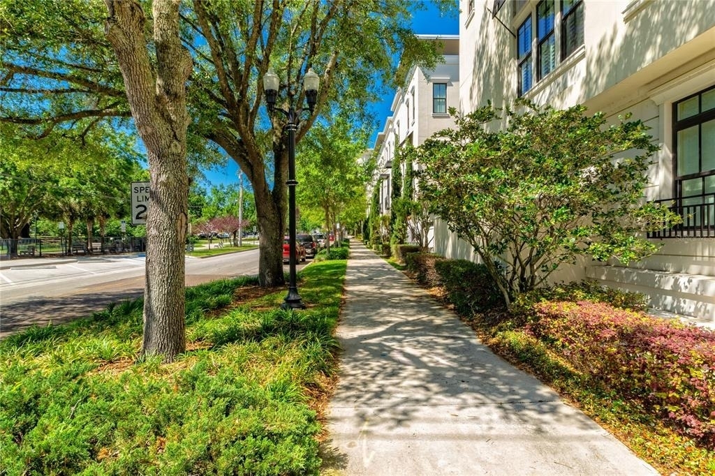 653 E Jackson Street - Photo 2