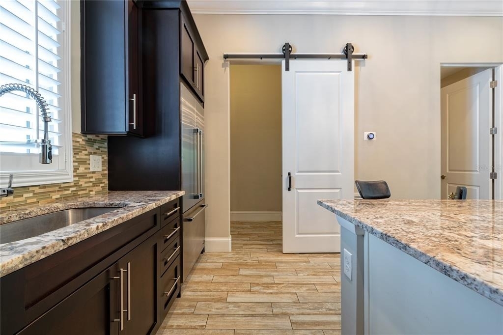 653 E Jackson Street - Photo 10
