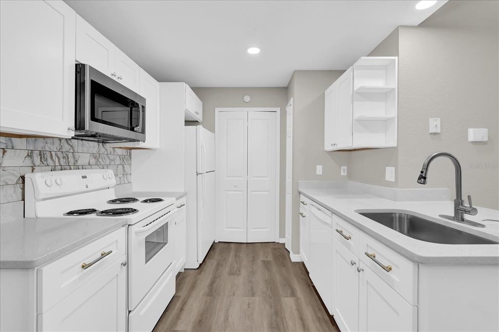 8915 Latrec Avenue - Photo 4