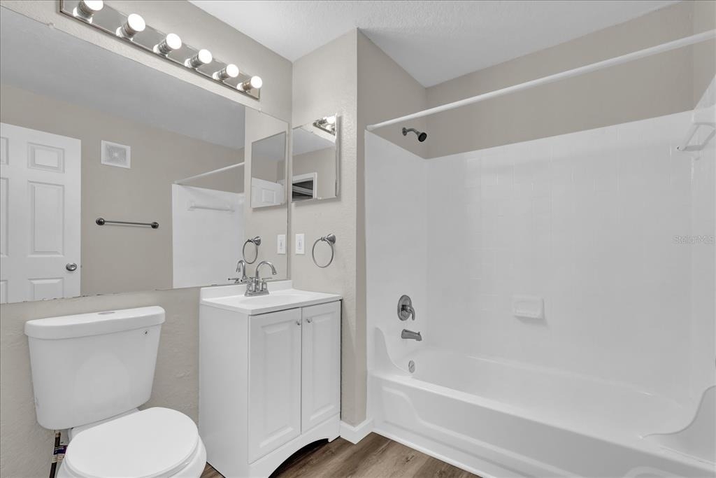 8915 Latrec Avenue - Photo 11