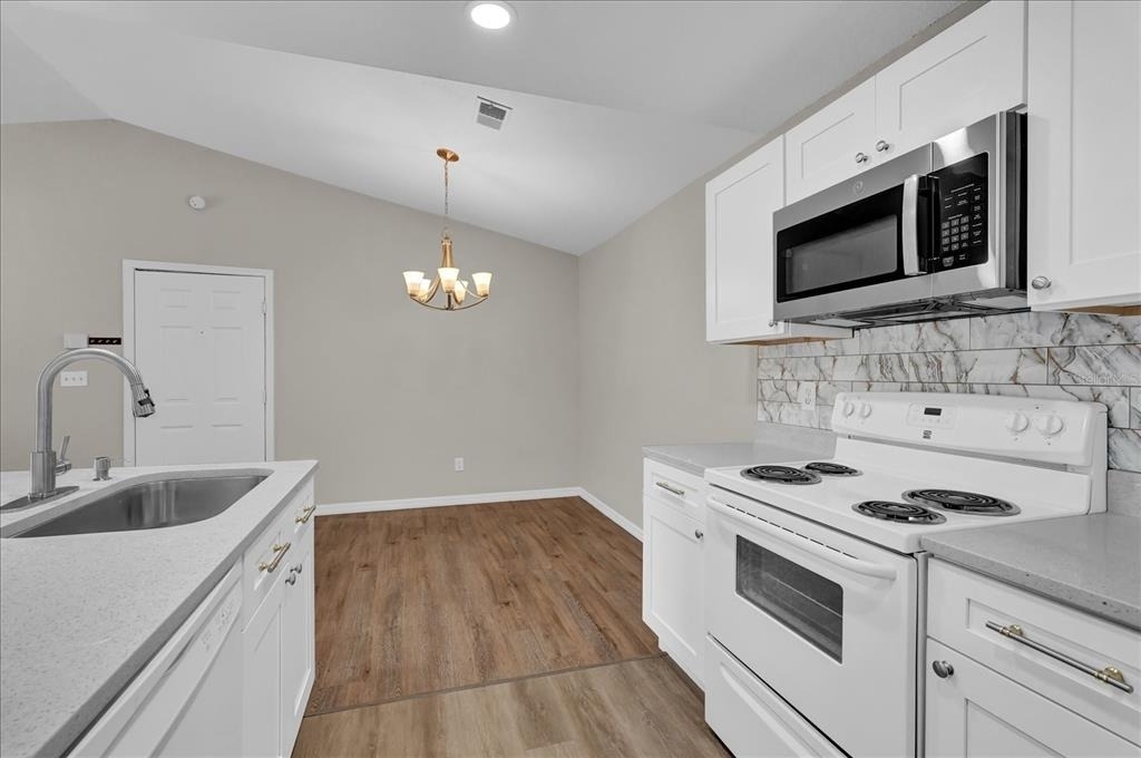 8915 Latrec Avenue - Photo 6