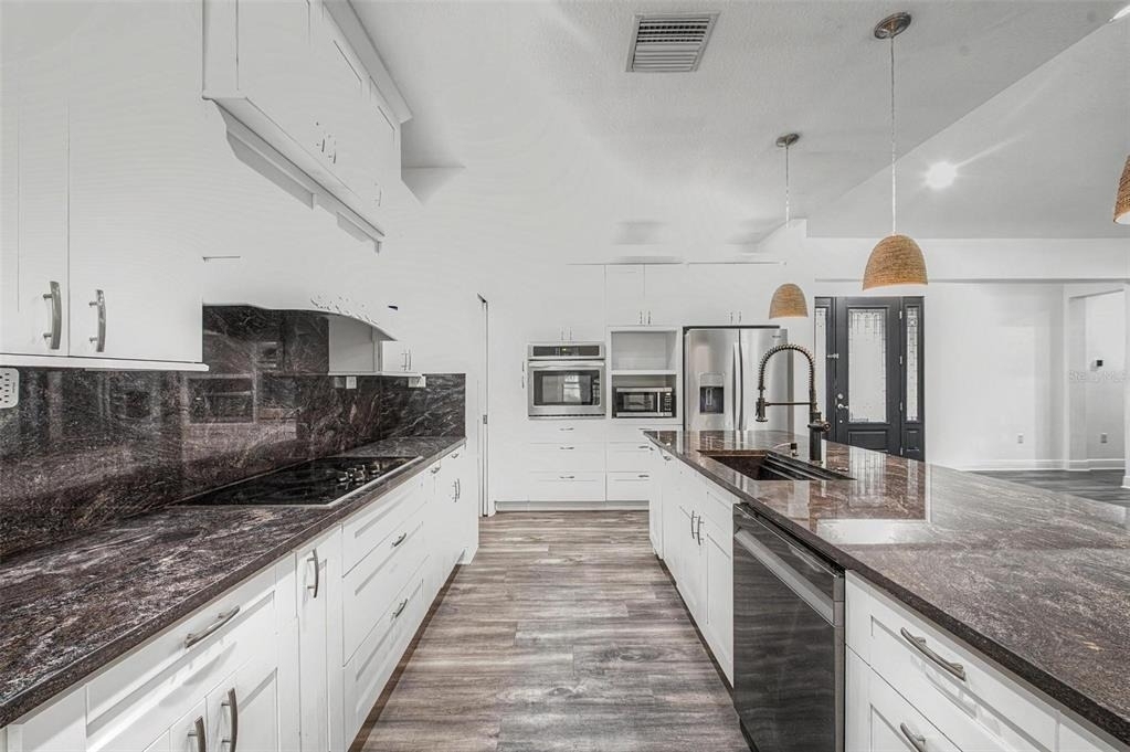 606 Royal Crest Drive - Photo 8