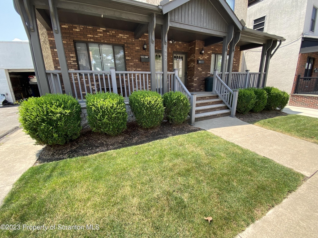 440 Larch Street - Photo 0