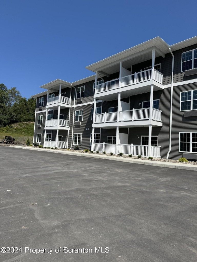 112 Circle Drive - Photo 0