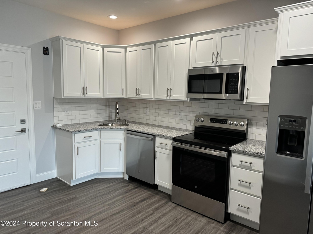 112 Circle Drive - Photo 2