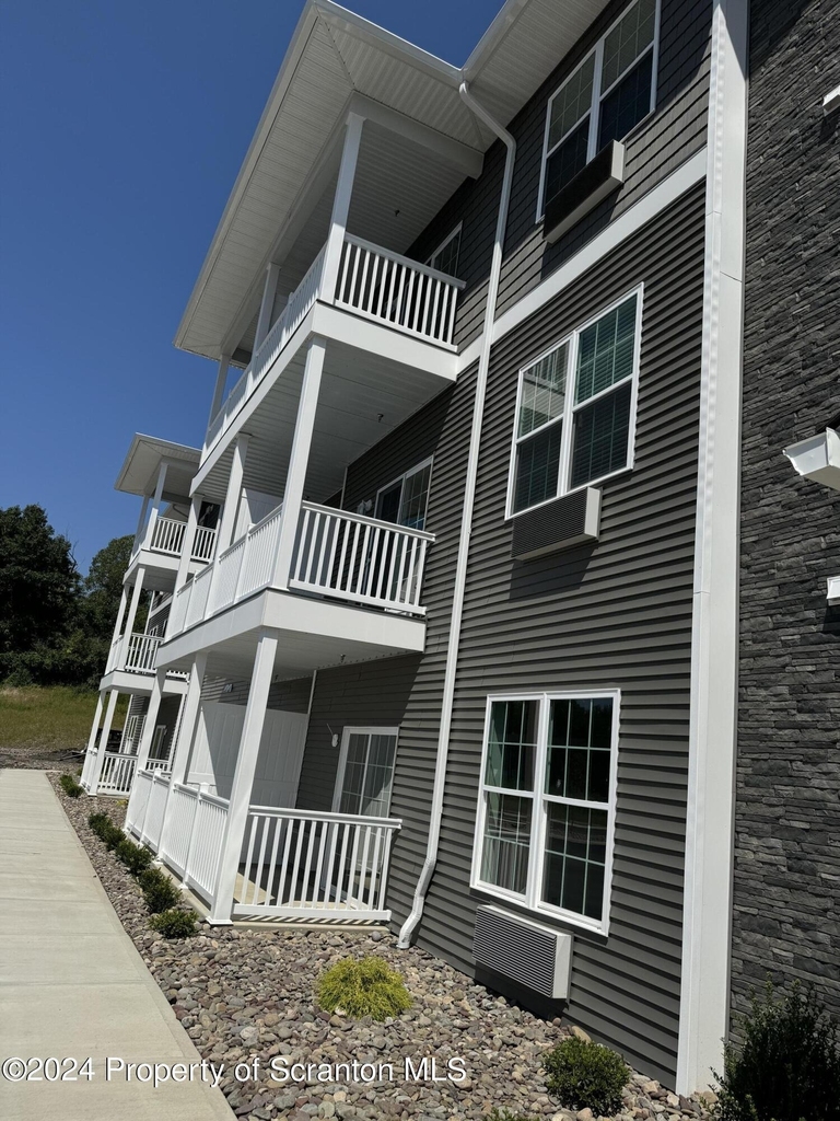 112 Circle Drive - Photo 1