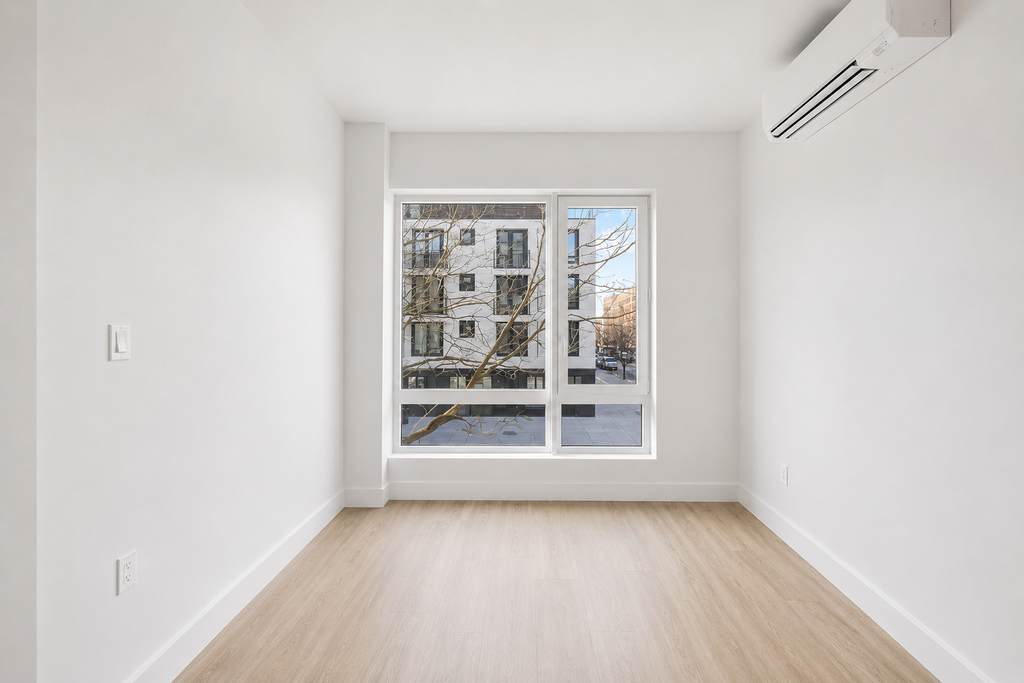 80 Linden Blvd - Photo 0