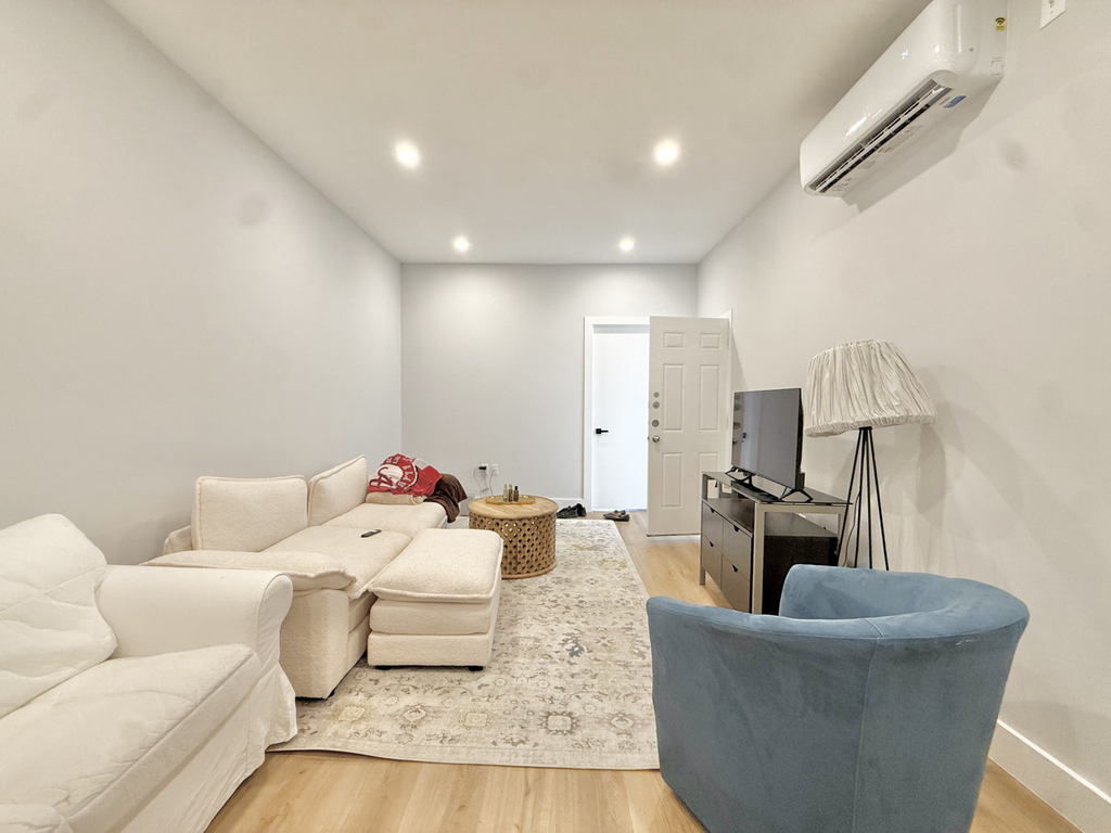 99 Ralph Ave - Photo 10