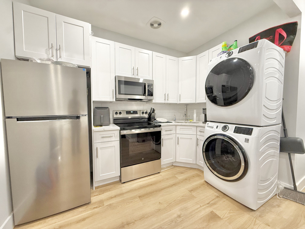 99 Ralph Ave - Photo 0