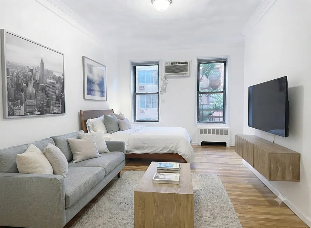 226 East 74th Street - Photo 4