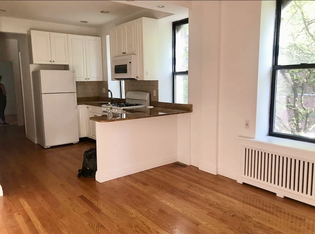 401 East 90th Street - Photo 1