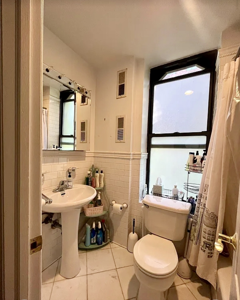 401 East 90th Street - Photo 4
